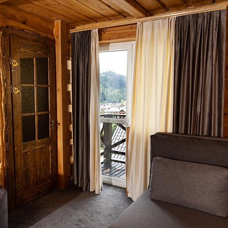 Svoi Hotel ปาเลียนิทซยา ภายนอก รูปภาพ