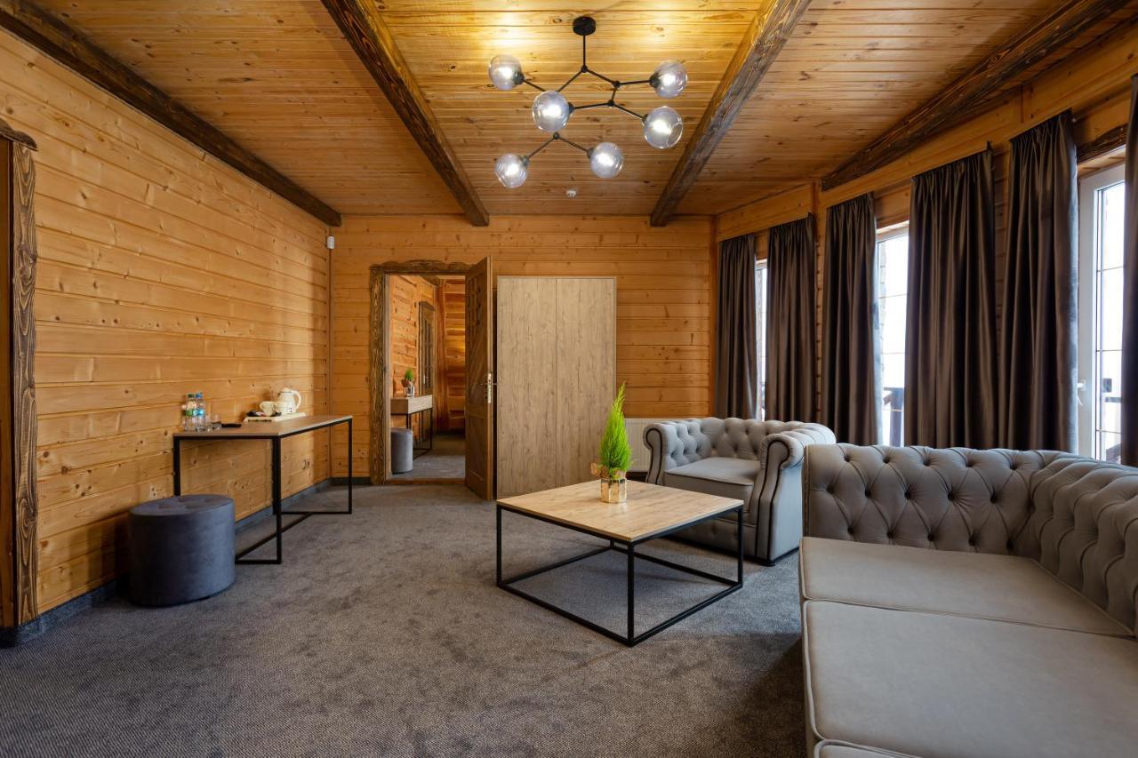 Svoi Hotel ปาเลียนิทซยา ภายนอก รูปภาพ