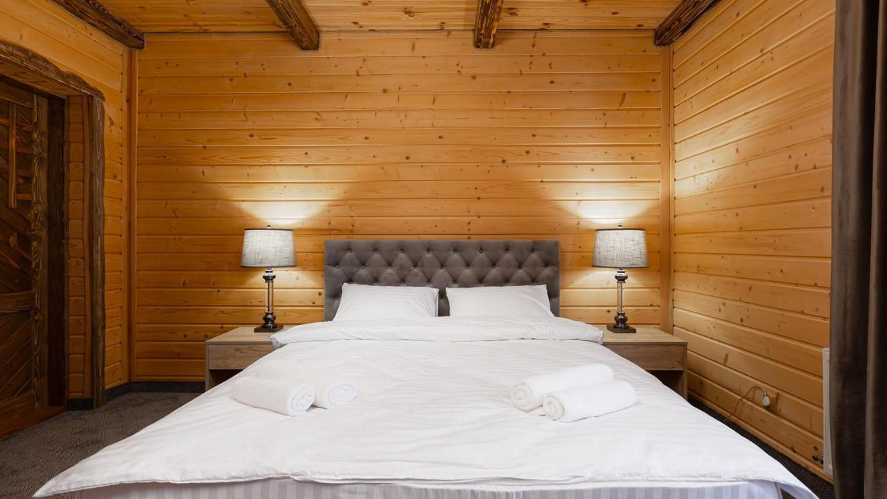 Svoi Hotel ปาเลียนิทซยา ภายนอก รูปภาพ