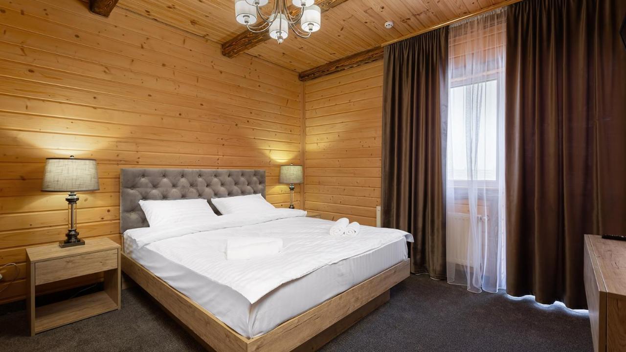 Svoi Hotel ปาเลียนิทซยา ภายนอก รูปภาพ