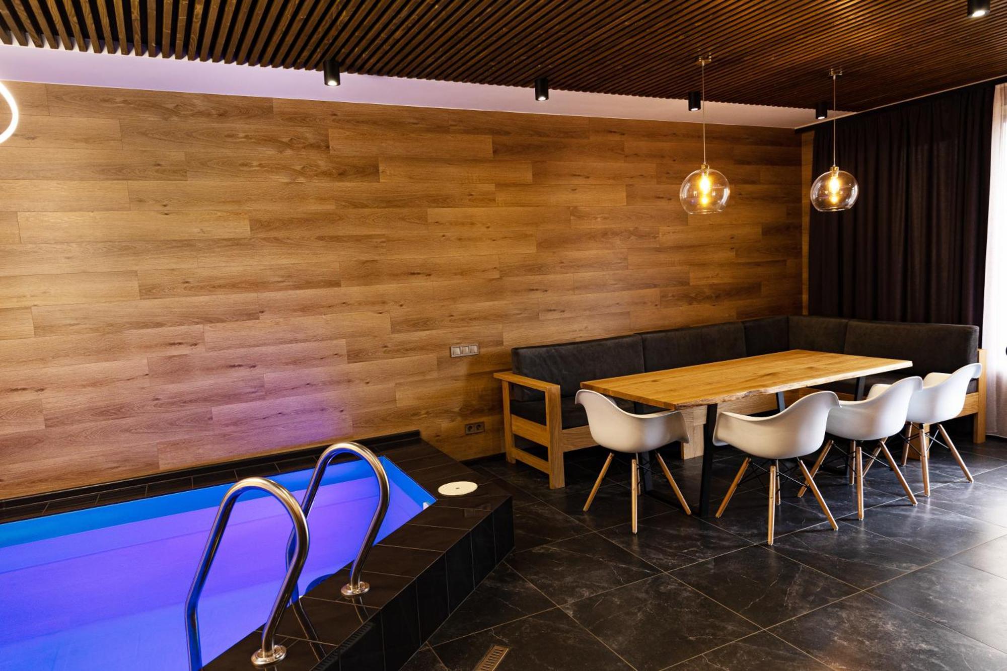 Svoi Hotel ปาเลียนิทซยา ภายนอก รูปภาพ