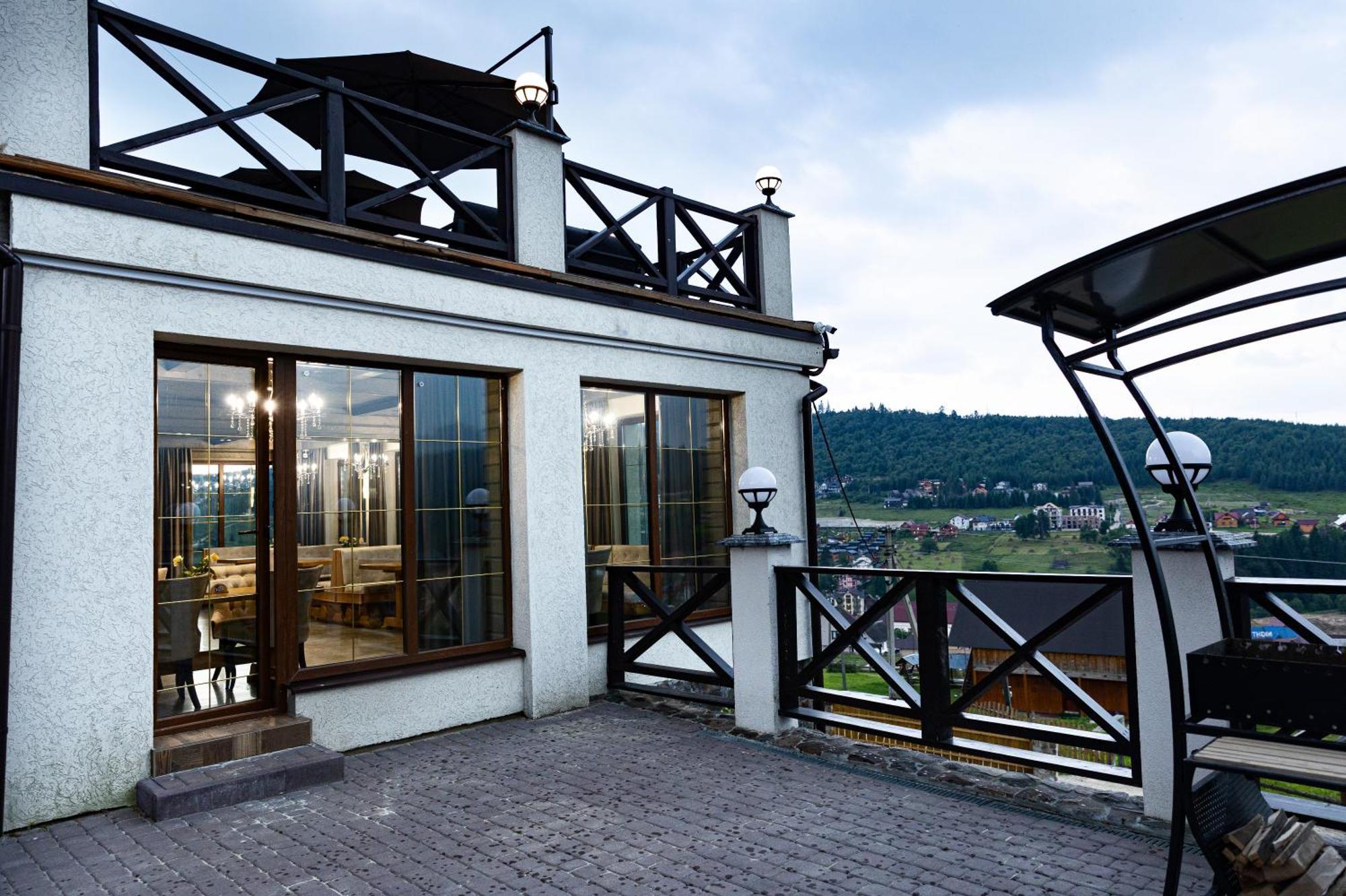Svoi Hotel ปาเลียนิทซยา ภายนอก รูปภาพ