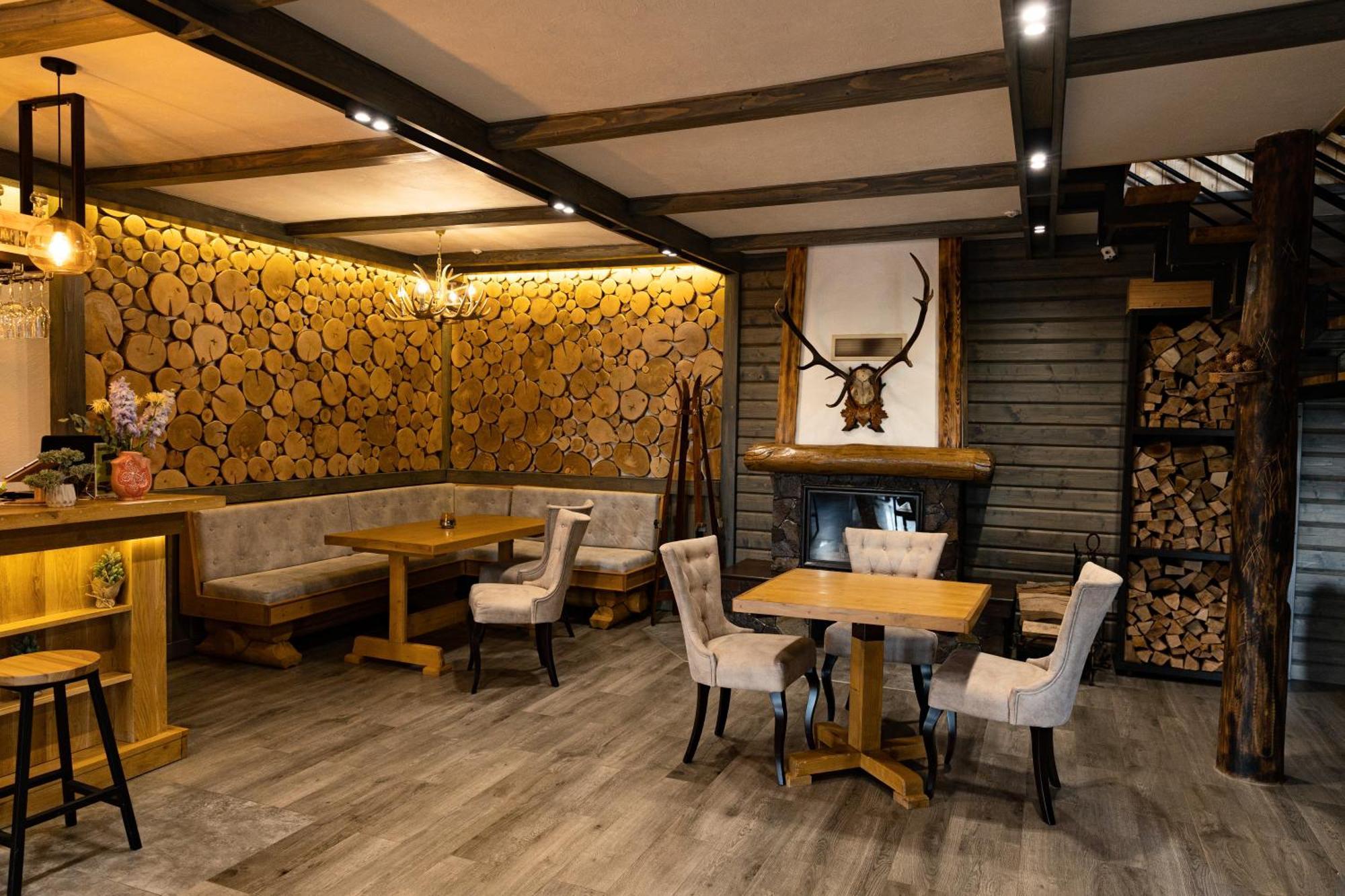Svoi Hotel ปาเลียนิทซยา ภายนอก รูปภาพ