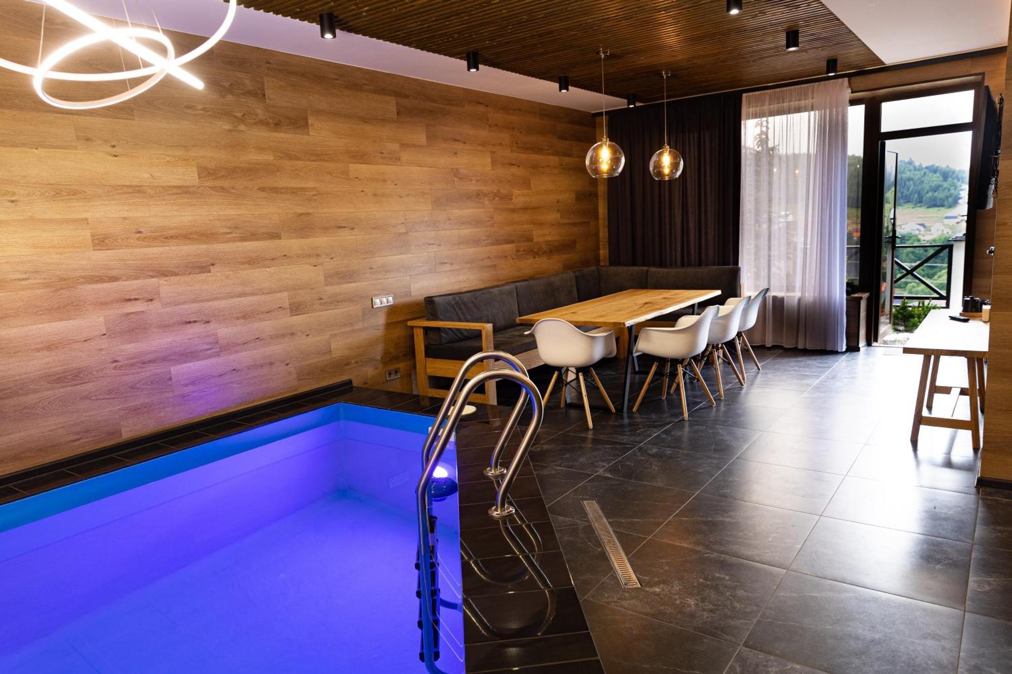 Svoi Hotel ปาเลียนิทซยา ภายนอก รูปภาพ