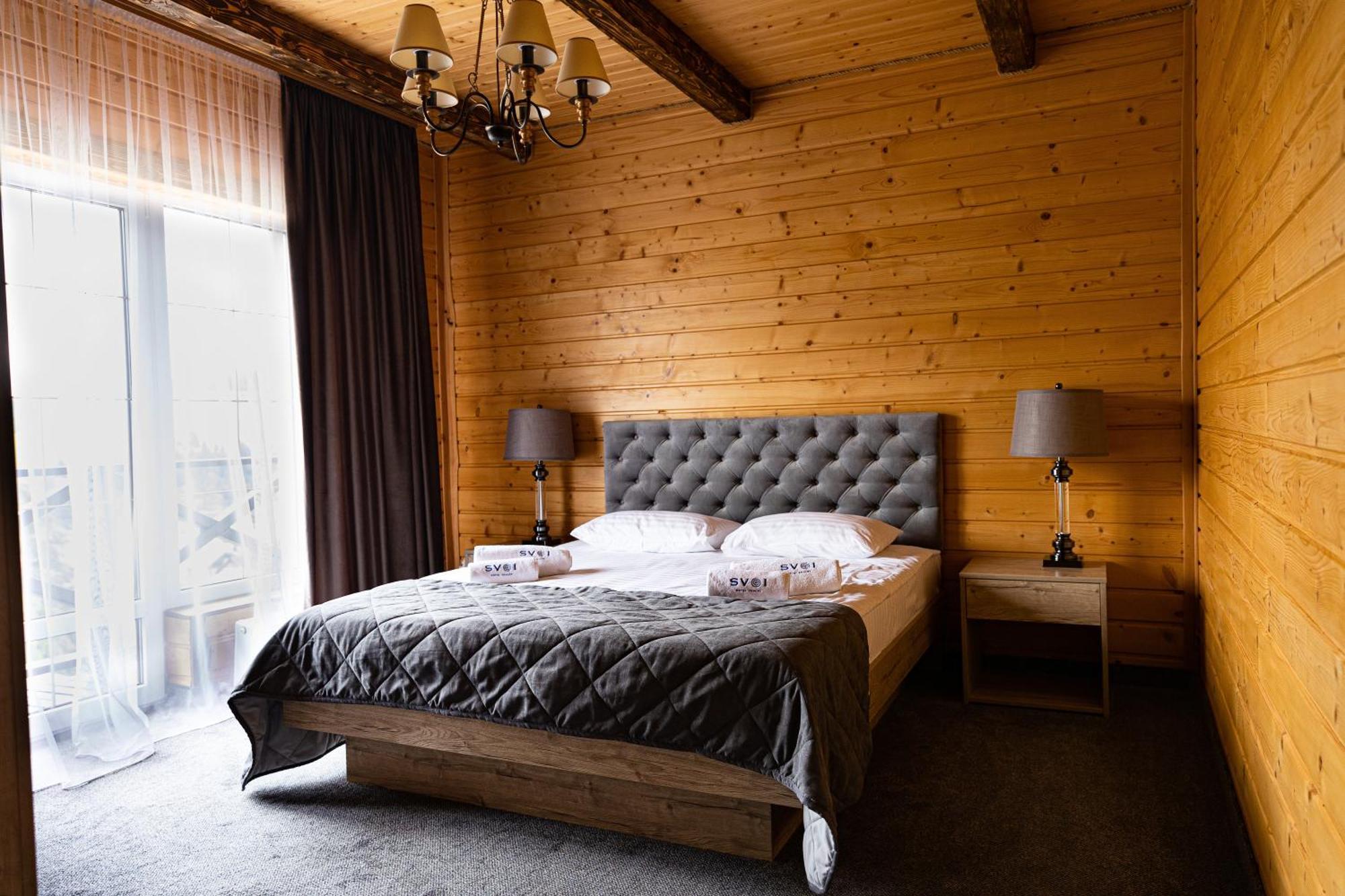 Svoi Hotel ปาเลียนิทซยา ภายนอก รูปภาพ
