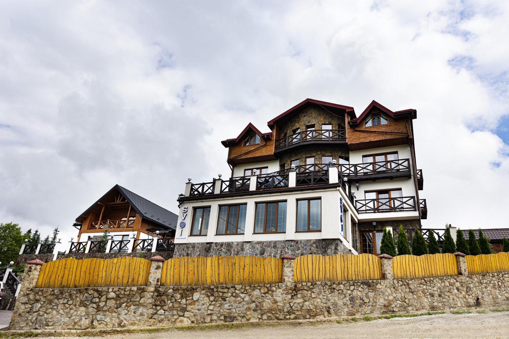 Svoi Hotel ปาเลียนิทซยา ภายนอก รูปภาพ