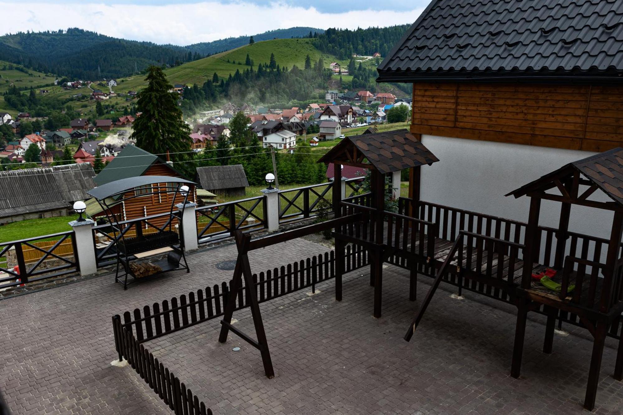 Svoi Hotel ปาเลียนิทซยา ภายนอก รูปภาพ