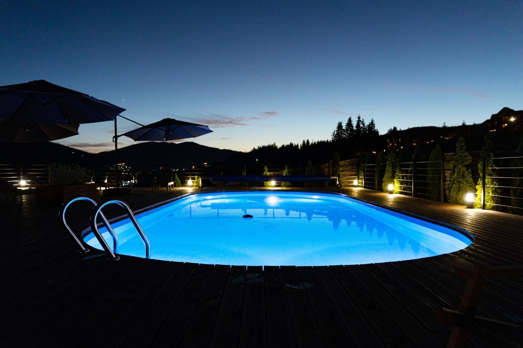 Svoi Hotel ปาเลียนิทซยา ภายนอก รูปภาพ